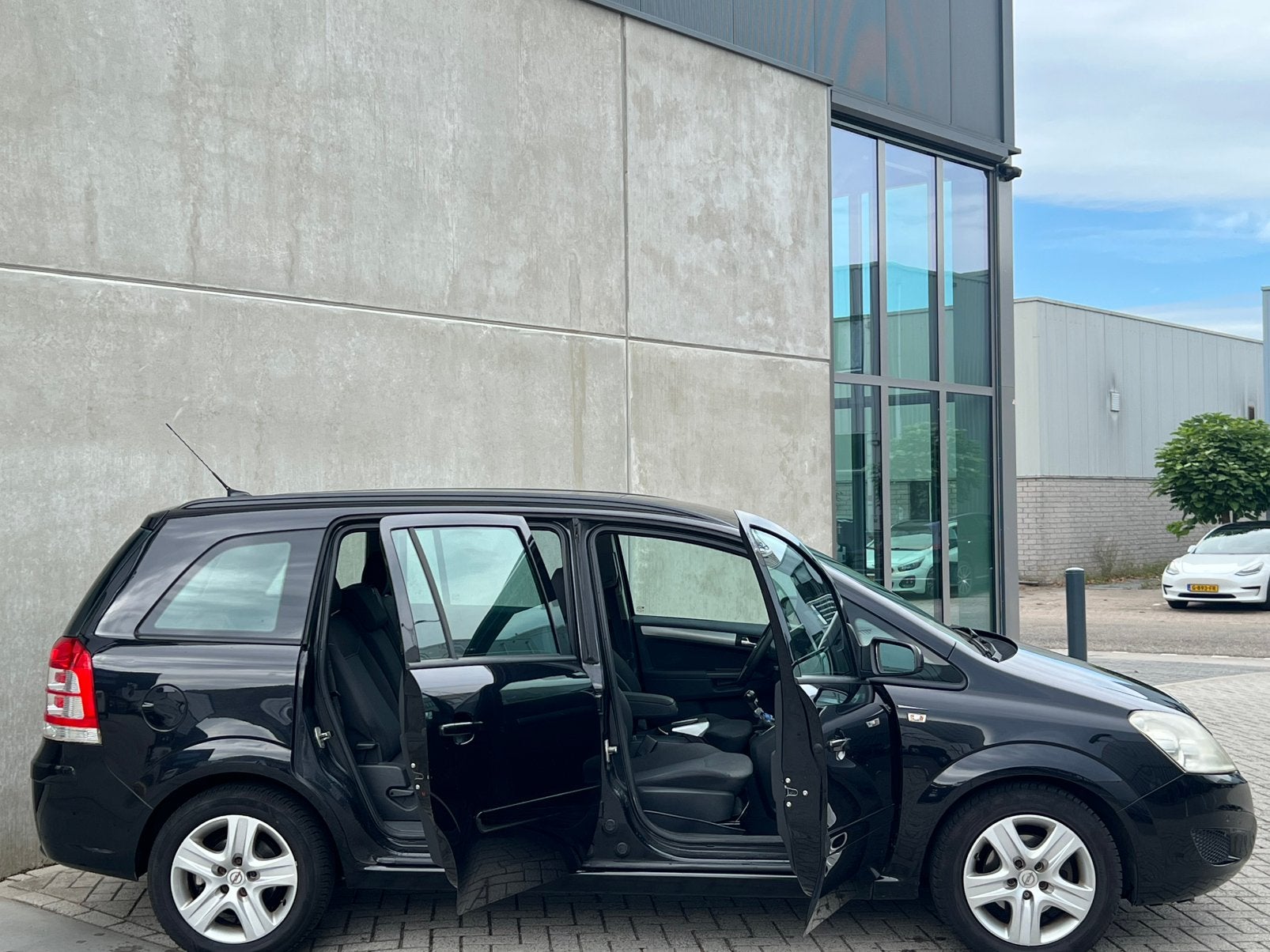 Zwarte Nette Opel Zafira 1.8 140PK Benzine/Airco/Apk/Navi!, Voorwielaandrijving, Stof, 4 cilinders, Zwart