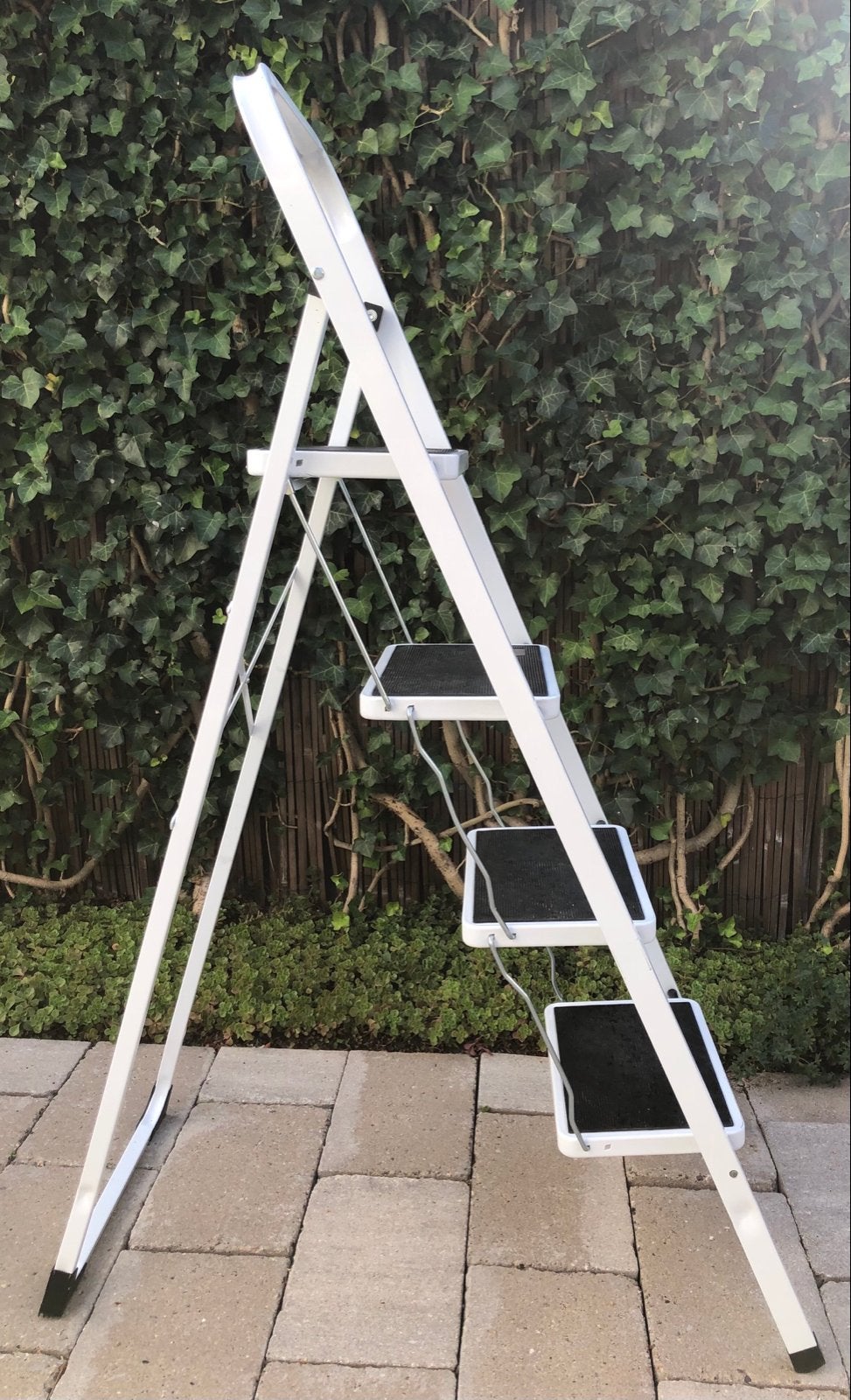 Witte opvouwbare trap met 4 treden, Doe-het-zelf en Verbouw, Ladders en Trappen, Ophalen, Trap, Zo goed als nieuw, Opvouwbaar of Inschuifbaar