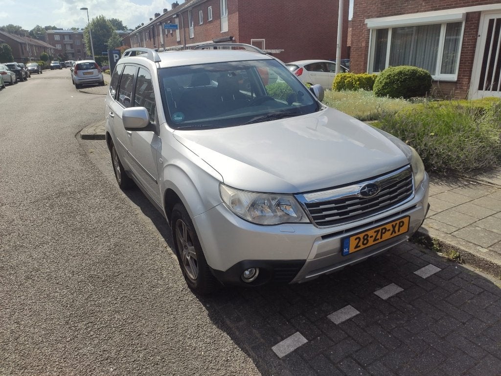Subaru Forester 2.0 AWD AUT Luxury 2008 grijs, Auto's, Subaru, Stof, Zwart, 4 cilinders, 2000 kg
