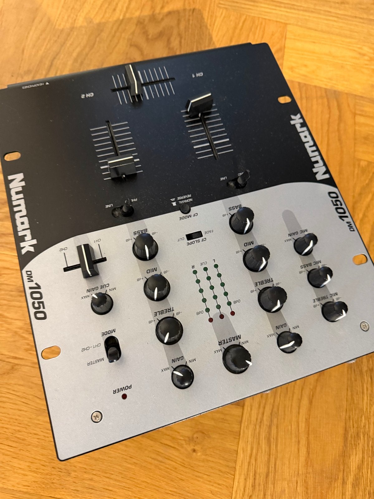 Numark DM1050 DJ Mixer - Zo goed als nieuw, Muziek en Instrumenten, Ophalen of Verzenden, Zo goed als nieuw, Dj-set, Numark
