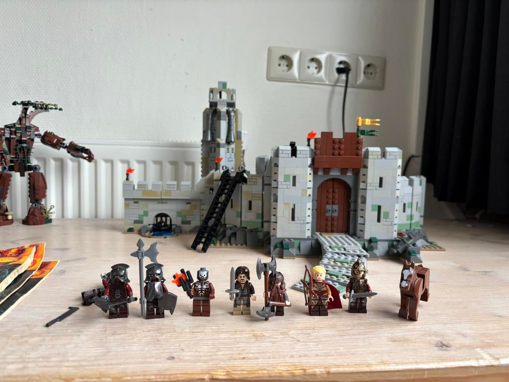 Lego 9474 Lord of the Rings battle of Helms Deep, Kinderen en Baby's, Speelgoed | Duplo en Lego, Inclusief minifiguren, Gebruikt