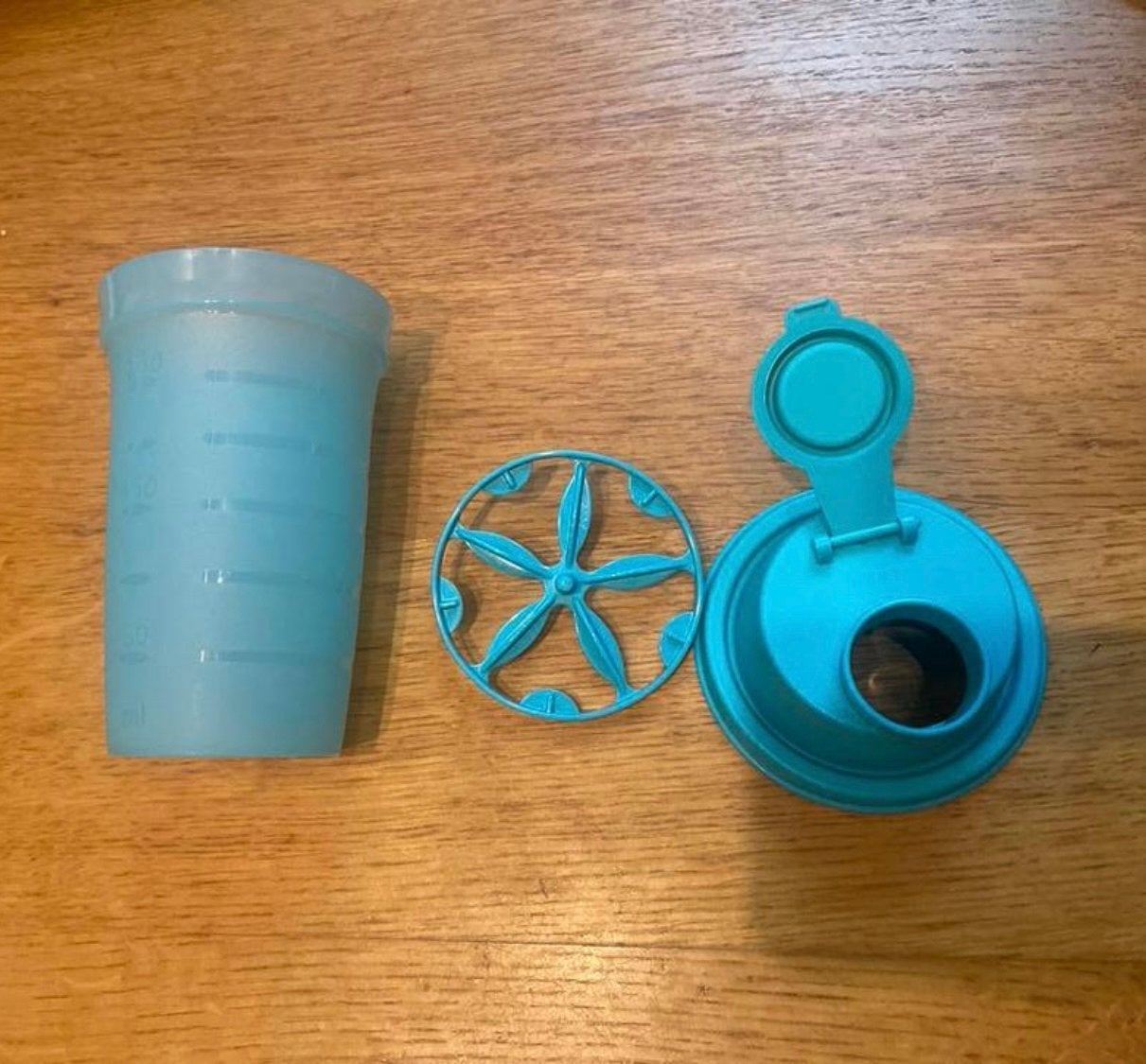 Nieuwe Tupperware Shaker 250ML - Perfect voor onderweg!, Blauw, Nieuw, Ophalen of Verzenden, Met deksel