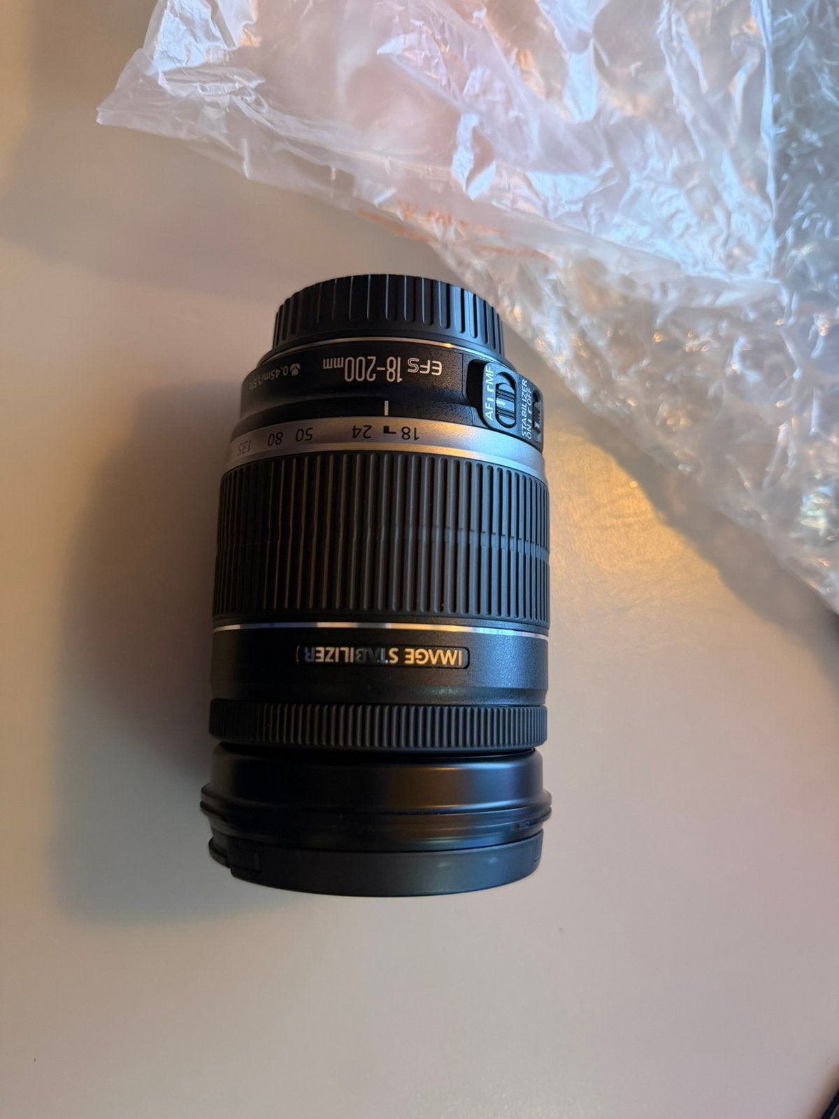 CANON EF-S 18-200MM F/3.5-5.6 IS Lens, Gebruikt, Canon, Autofocus, Ophalen of Verzenden
