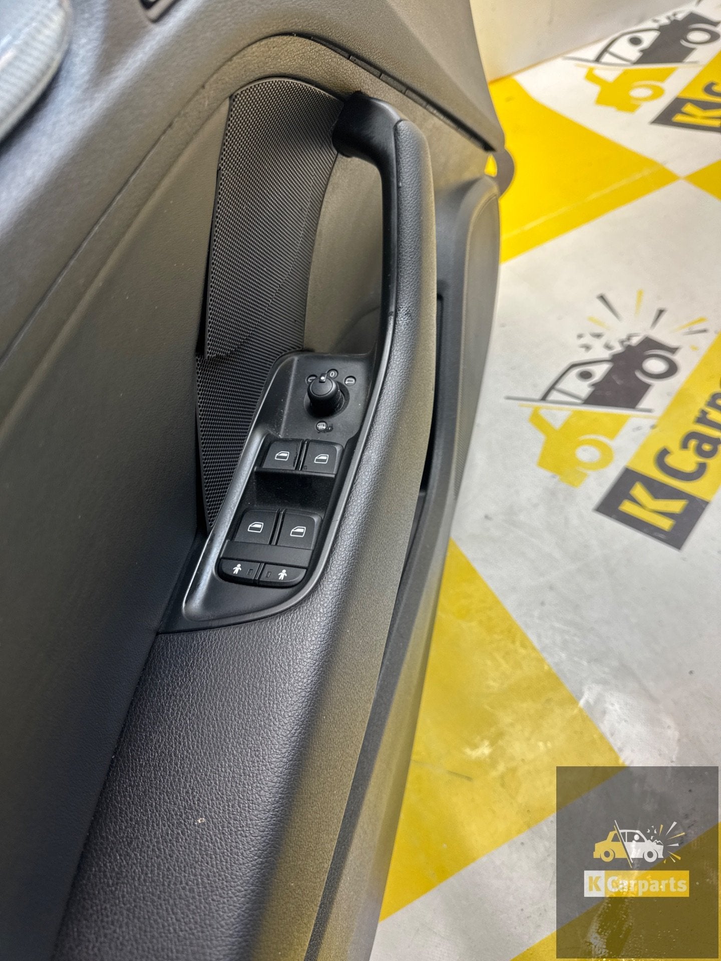 Deur bekleding AUDI A3 S3 RS3 Links voor portier 8V4867105, Gebruikt, AUDI AG, Auto-Union-Strasse 1
85045  Ingolstadt, DE, Kundenbetreuung@audi.de