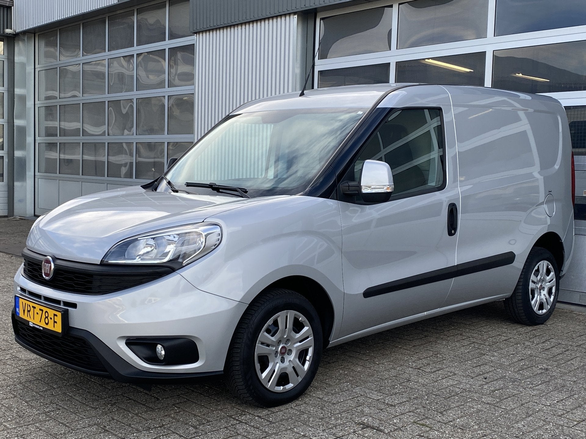 Fiat Doblò Cargo 1.3 MJ L1H1 SX Marge, Btw en Bpm vrij Airc, Auto's, Voorwielaandrijving, Stof, Gebruikt, Zwart