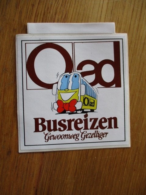 Oad sticker Busreizen, gewoonweg gezelliger 9x9cm, Ophalen of Verzenden, Zo goed als nieuw, Bedrijf of Vereniging