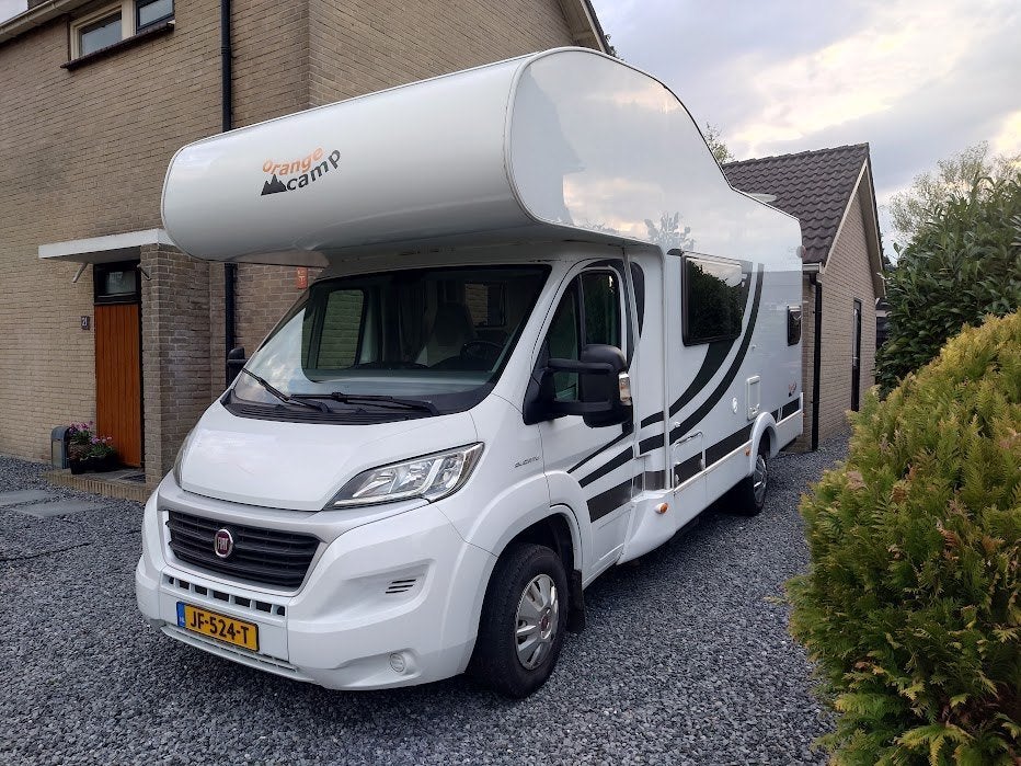 Familie Camper Capron (Sunlight) A68 - 6 persoons, Caravans en Kamperen, Raamblindering, Alkoof, Ringverwarming, Elektrische ramen