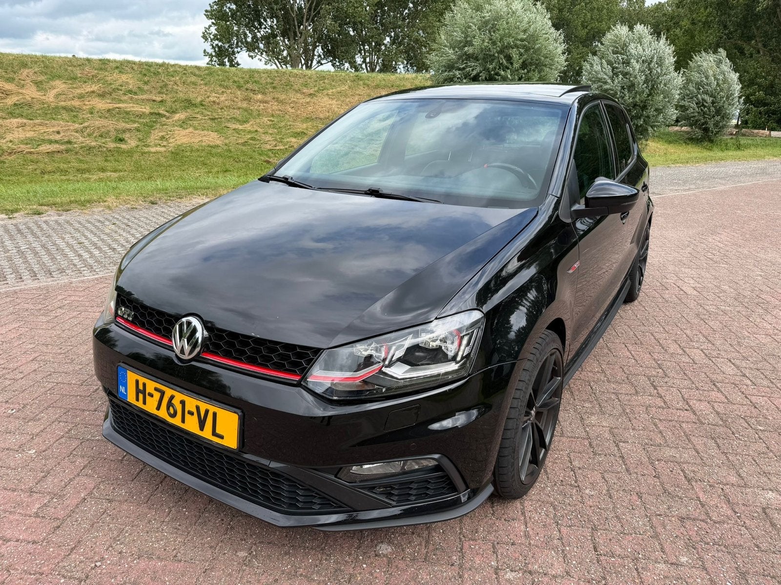 Volkswagen Polo 1.8 GTI 2015 Black Panorama Sterrenhemel, Auto's, Volkswagen, Zwart, Zwart, Adaptieve lichten, 1180 kg