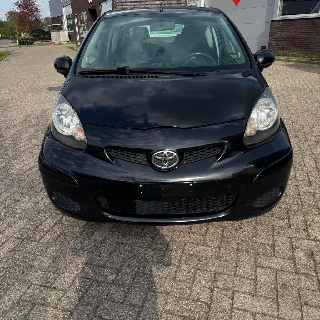 Toyota Aygo 1.0-12V, Auto's, Toyota, Stof, 4 stoelen, Zwart, Handgeschakeld