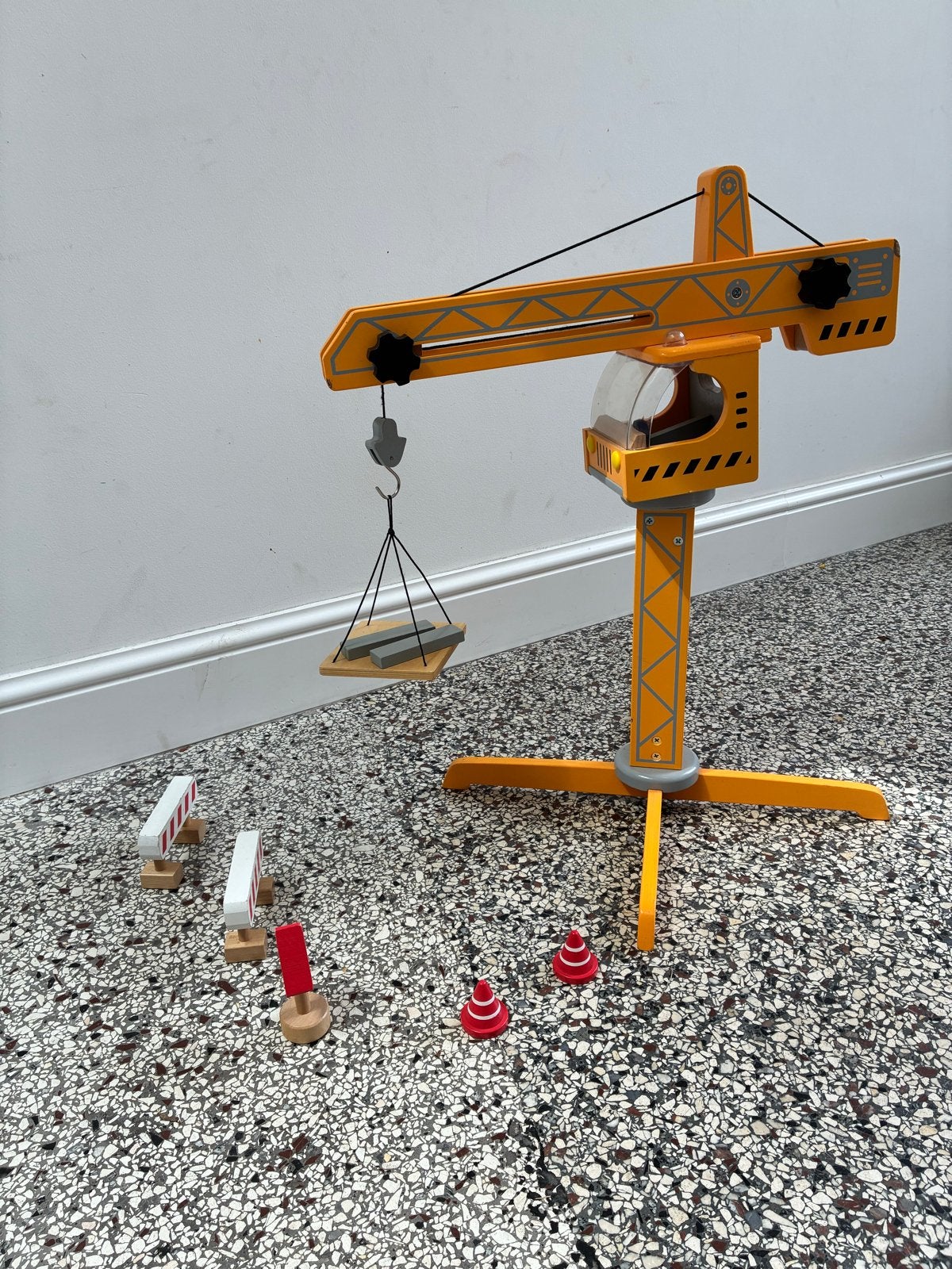 Hape Houten Hijskraan met Accessoires, Kinderen en Baby's, Speelgoed | Educatief en Creatief, Ophalen, Zo goed als nieuw, Bouwen