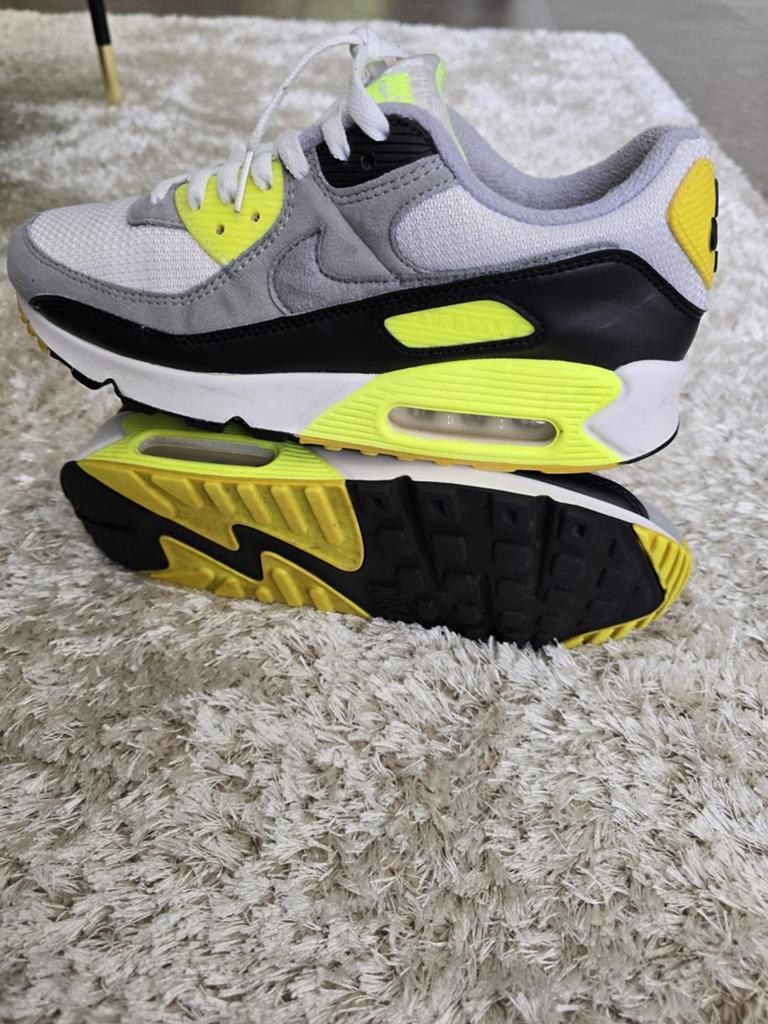 Nike Air Max 90 Volt origineel sneakers maat 42, Kleding | Heren, Schoenen, Ophalen of Verzenden, Zo goed als nieuw, Overige kleuren