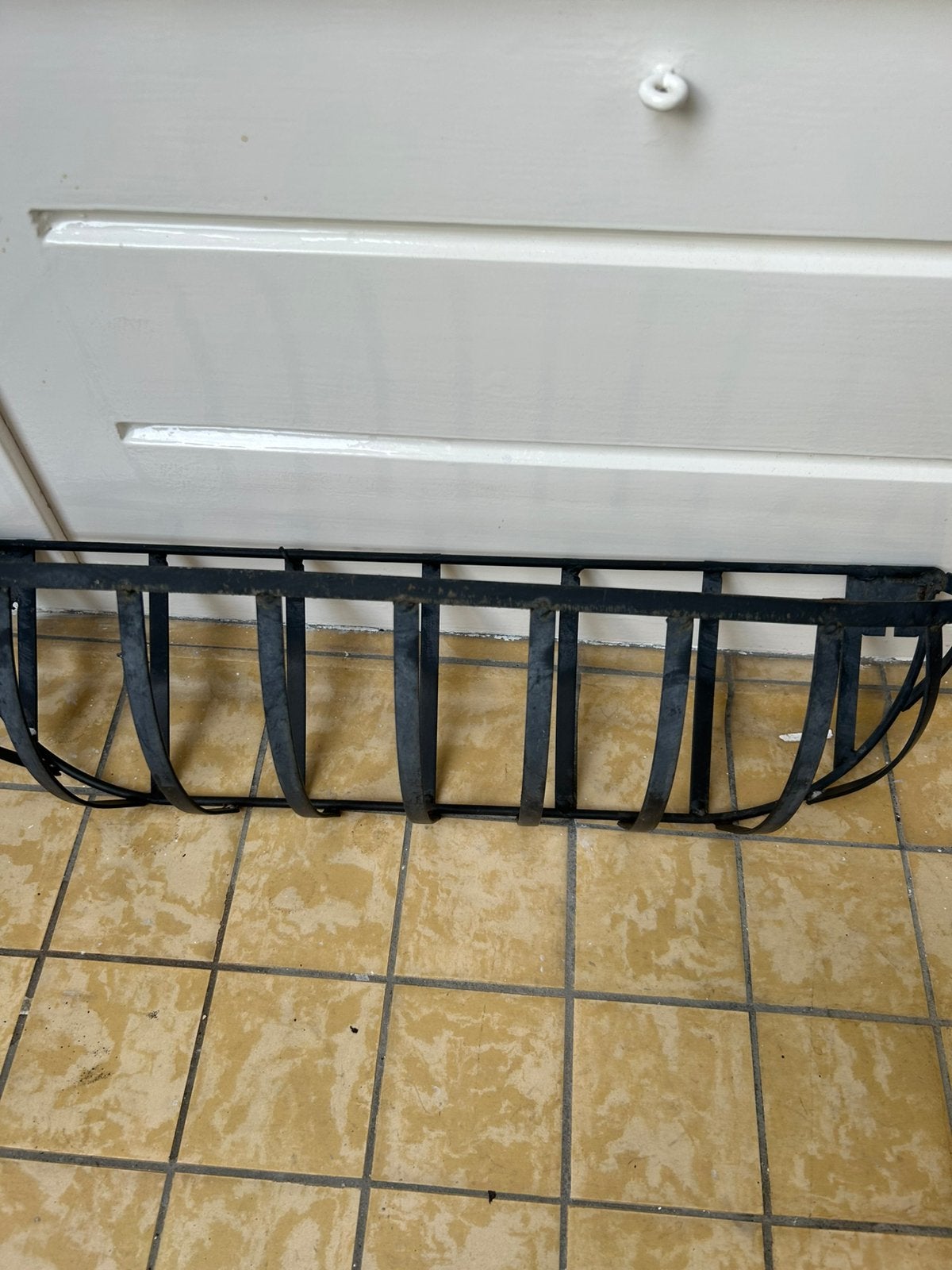 2 Zwarte metalen Bloembakken voor balkon of muur, Minder dan 30 cm, Ophalen of Verzenden, Zo goed als nieuw, Balkon