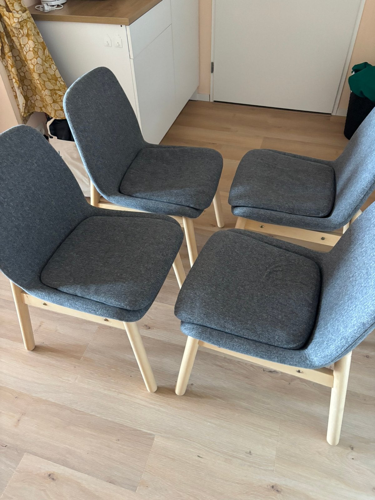 IKEA vedbo dining chair, Ophalen, Zo goed als nieuw, Grijs, Eén