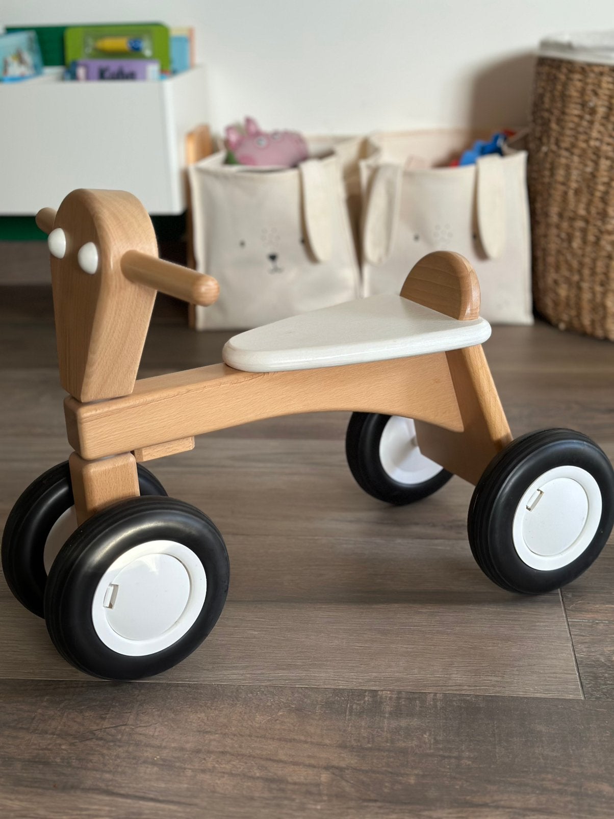New Classic Toys houten loopfiets, Ophalen, Zo goed als nieuw, Loopfiets