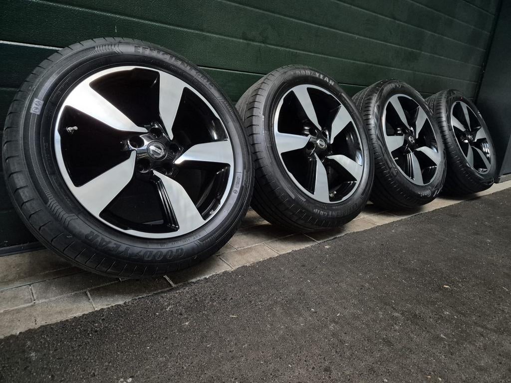 5x114.3/18 inch orgineel Nissan Qashqai Zomerset, Auto-onderdelen, Banden en Velgen, Ophalen, 18 inch, 215 mm, Banden en Velgen