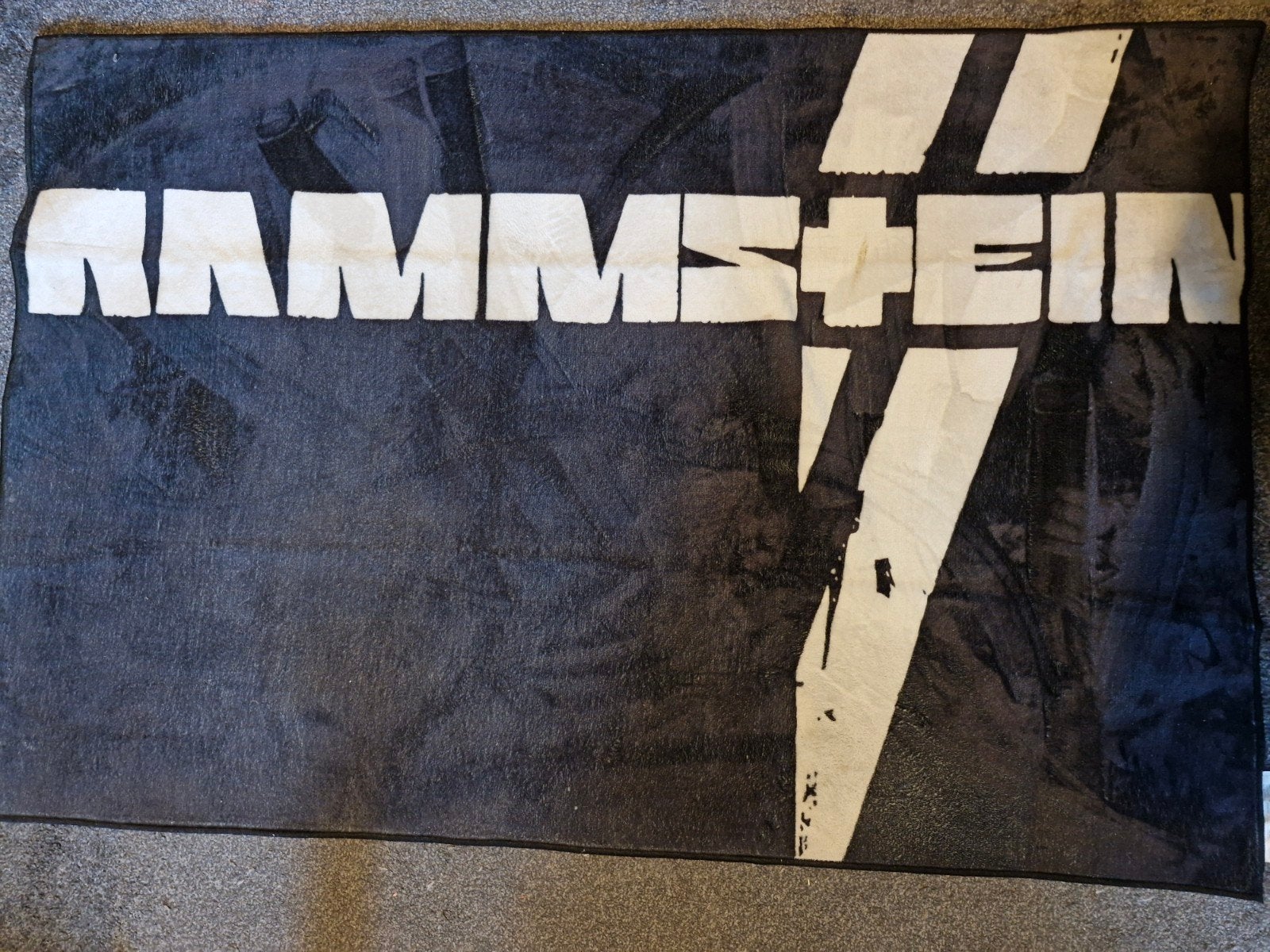 Rammstein vloerkleed 80x122 cm, Diversen, Ophalen, Zo goed als nieuw