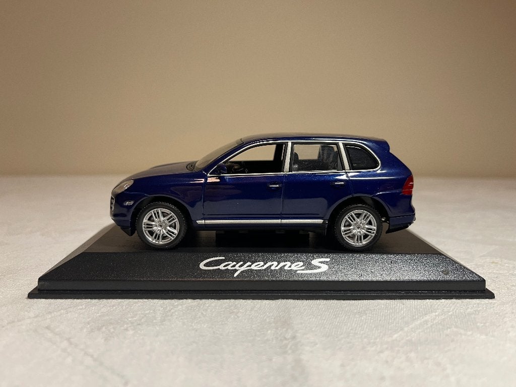 Minichamps Porsche Cayenne S 1:43 blauw, Ophalen of Verzenden, Zo goed als nieuw, Auto, MiniChamps