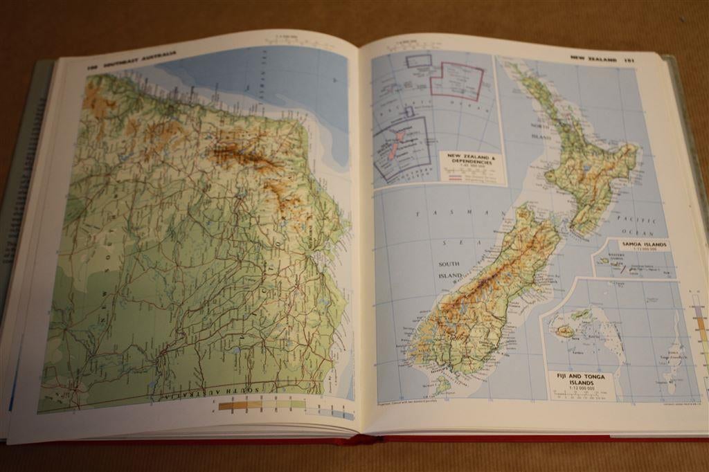 Philips' new world atlas., Gelezen, Ophalen of Verzenden, Landkaart, 1800 tot 2000