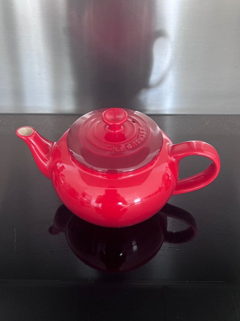 Le creuset teapot with infuser 600ml, Witgoed en Apparatuur, Minder dan 1 liter, Ophalen, Zo goed als nieuw