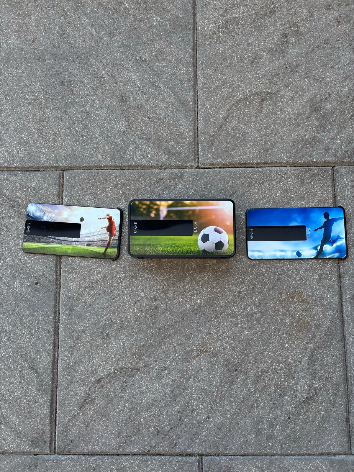 Wekker met 3 verwisselbare voetbal voorkanten, Ophalen of Verzenden, Zo goed als nieuw, Digitaal