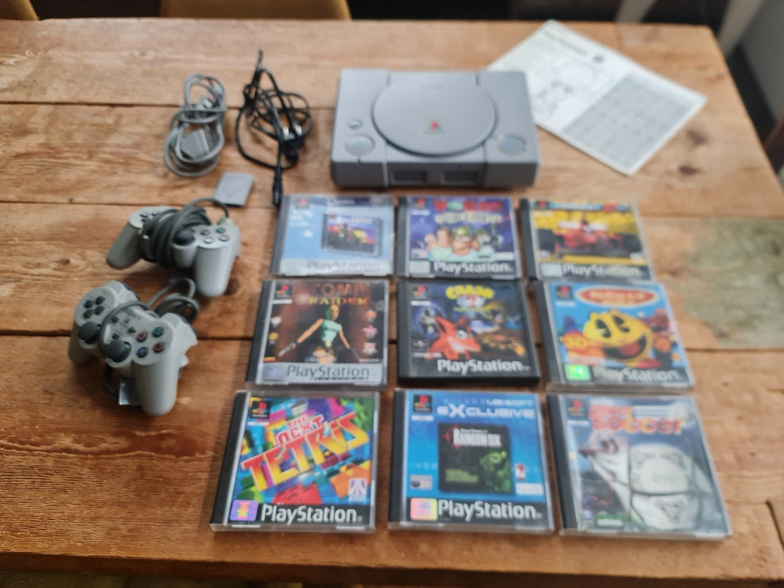Sony PlayStation 1 (PS1) met 2 controllers en games, Spelcomputers en Games, Ophalen of Verzenden, Gebruikt, Met 2 controllers