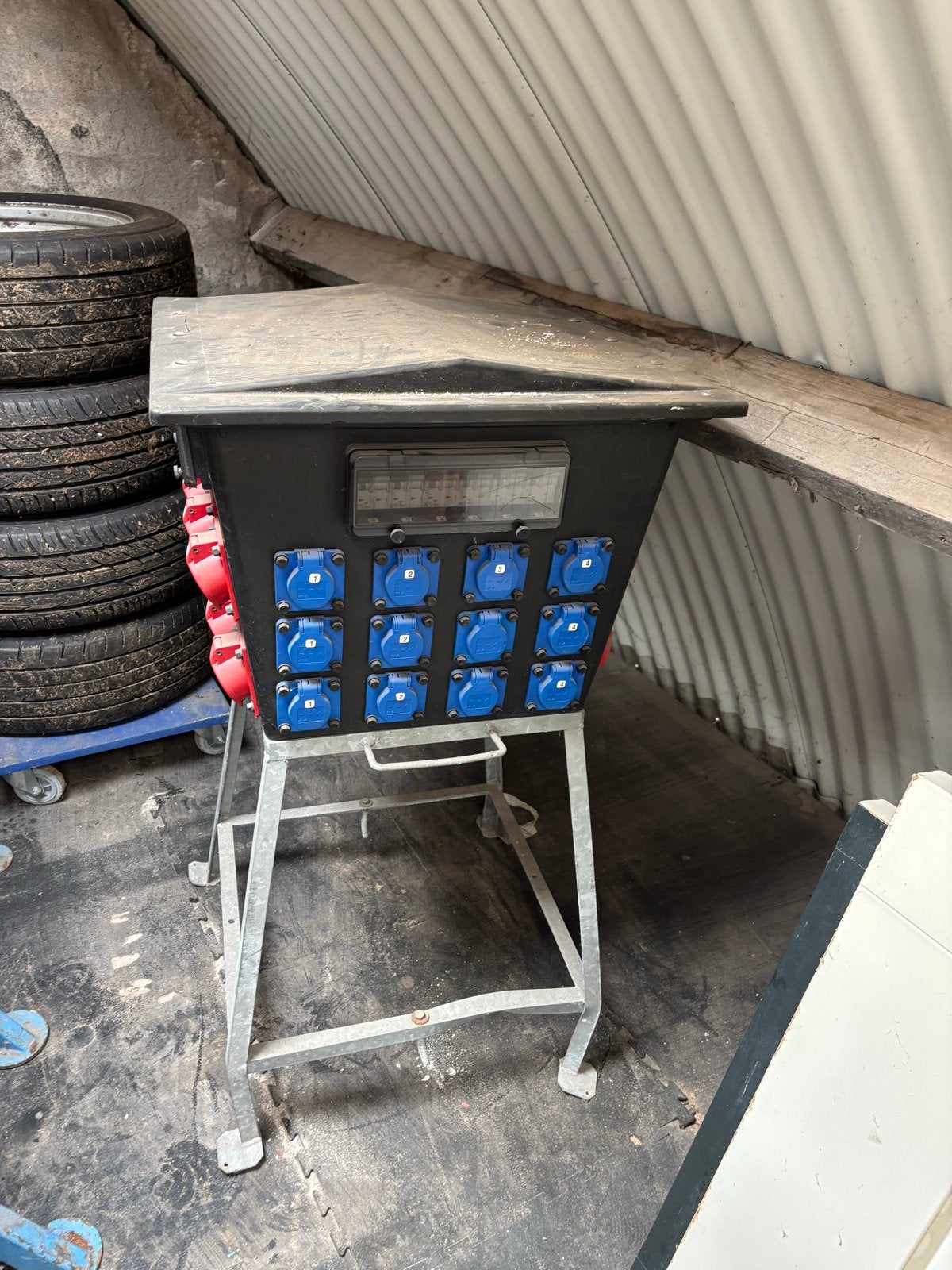 Zwerfkast Kerf 107913 ALFA met 12x16A5p en 16x schuk, Doe-het-zelf en Verbouw, Ophalen of Verzenden, Gebruikt, Overige merken