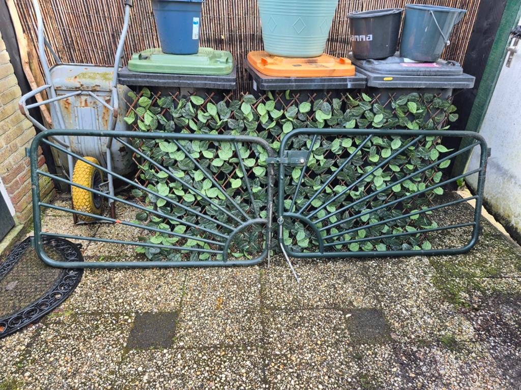 2 ijzeren poortdelen voor oprit of tuin hekwerk 250cm, Tuin en Terras, Tuinhekken en Hekwerk, Ophalen, Met poort, Gebruikt, Sierhekwerk