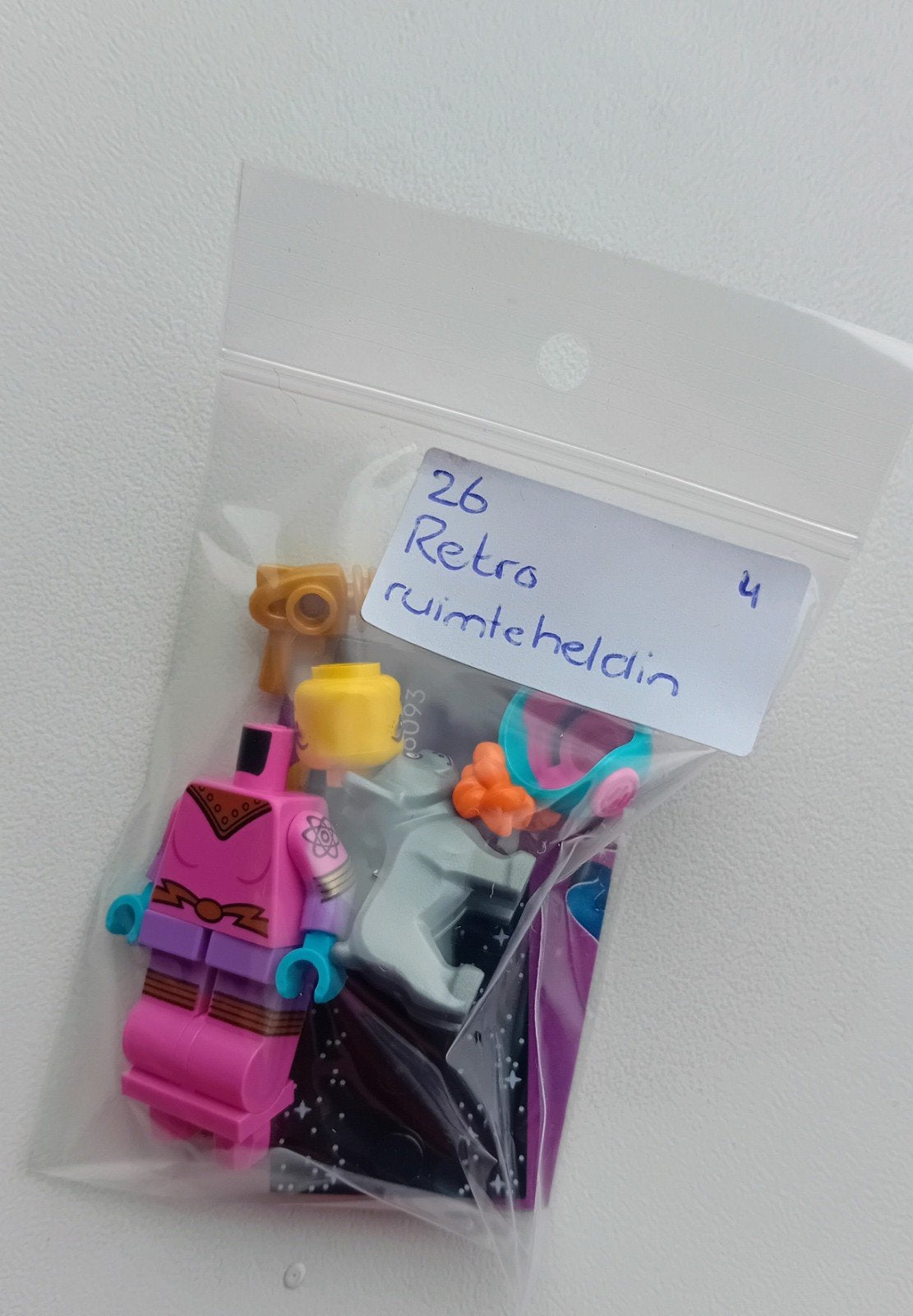 Lego minifiguur retro space heroine, nieuw, CMF 26, Lego, Nieuw, Ophalen of Verzenden, Minifiguur