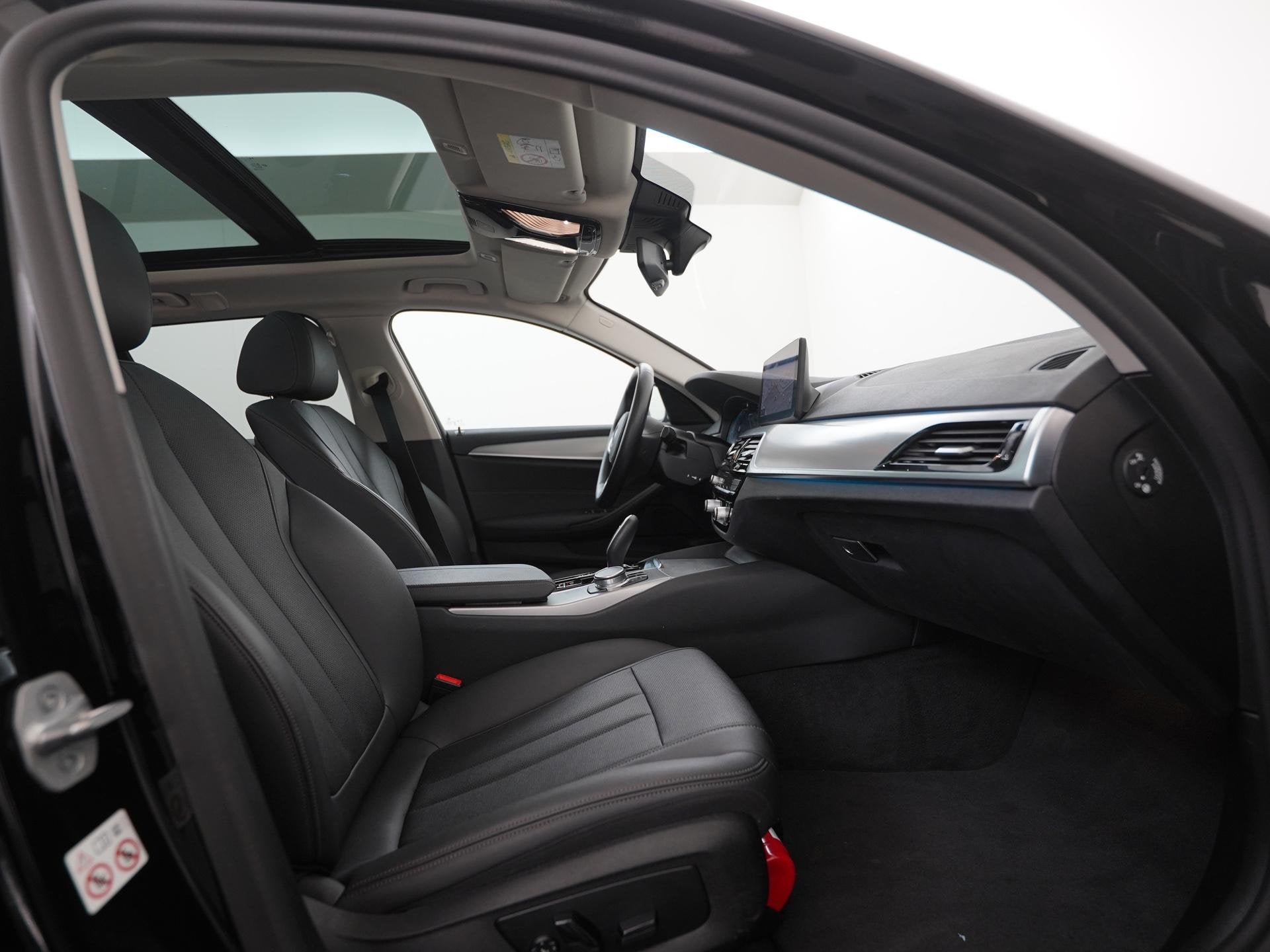 BMW 5-serie Touring 530e Executive | Panoramadak | Live Cock, Auto's, Achterwielaandrijving, Gebruikt, 4 cilinders, Zwart
