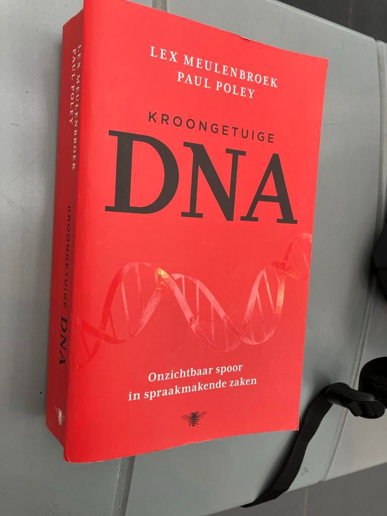 Kroongetuige DNA: Onzichtbaar spoor in spraakmakende zaken, Boeken, Romans, Gelezen, Nederland, Ophalen of Verzenden
