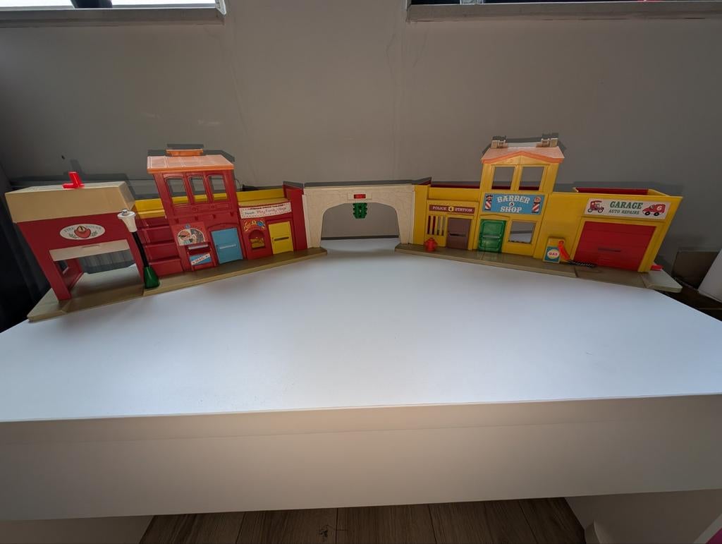 VINTAGE Fisher Price collectie: Dorpstraat, school, bussen, Ophalen of Verzenden, Gebruikt, Speelset