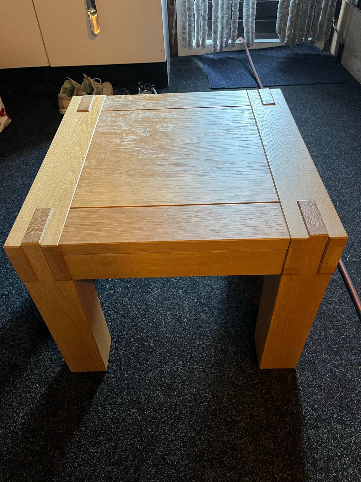 Massief Eikenhouten Bijzettafel - Robuust en Stijlvol, Huis en Inrichting, Tafels | Salontafels, Ophalen, 50 – 75, Minder dan 50 cm