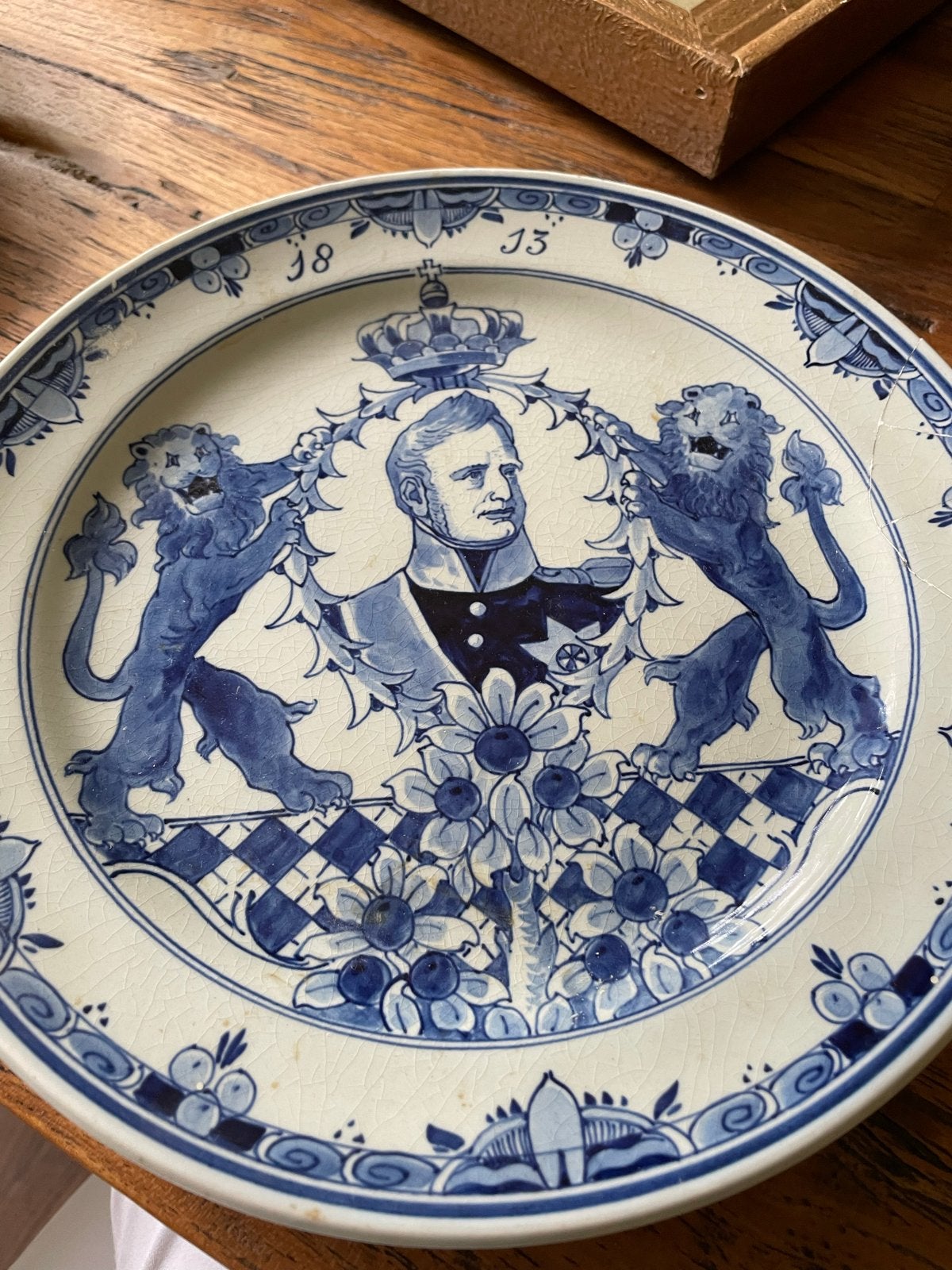 Delfts Blauw bord Willem I - 1813-1913, Ophalen of Verzenden