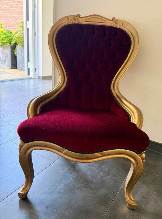 Barokke fauteuil in rood fluweel en goud, Ophalen