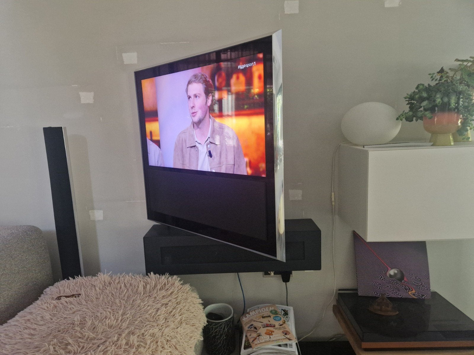 B&O BeoVision 10-32 met draaibare muurbeugel en AB, LCD, 80 tot 100 cm, Zo goed als nieuw, Full HD (1080p)