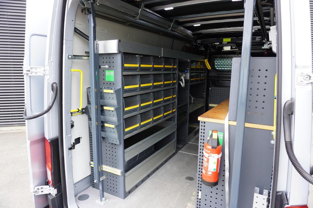 Volkswagen Crafter 140pk L3H3/L2H2 Kraan Hijskraan Werkplaat, Auto's, Voorwielaandrijving, Gebruikt, 4 cilinders, Volkswagen