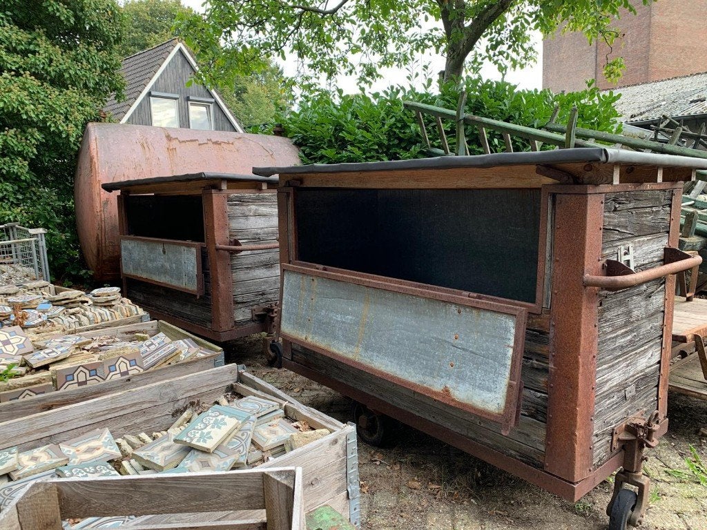 Oude Industriële Transportkar op Wielen, Ophalen