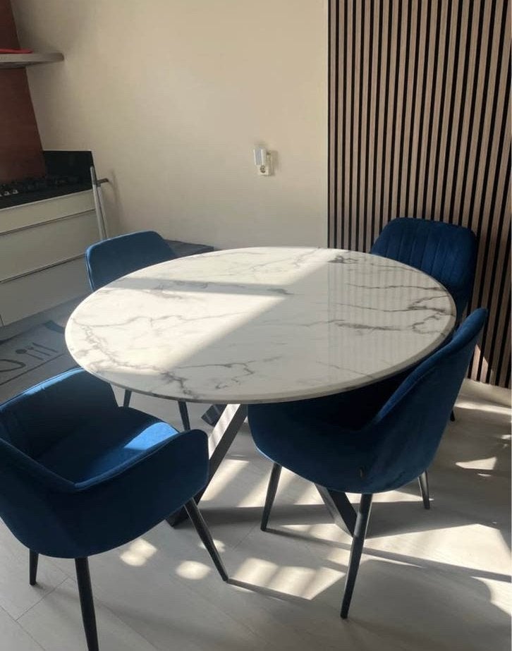 Eettafel rond & 4 stoelen velvet, Huis en Inrichting, Ophalen, Marmer, Rond, Zo goed als nieuw
