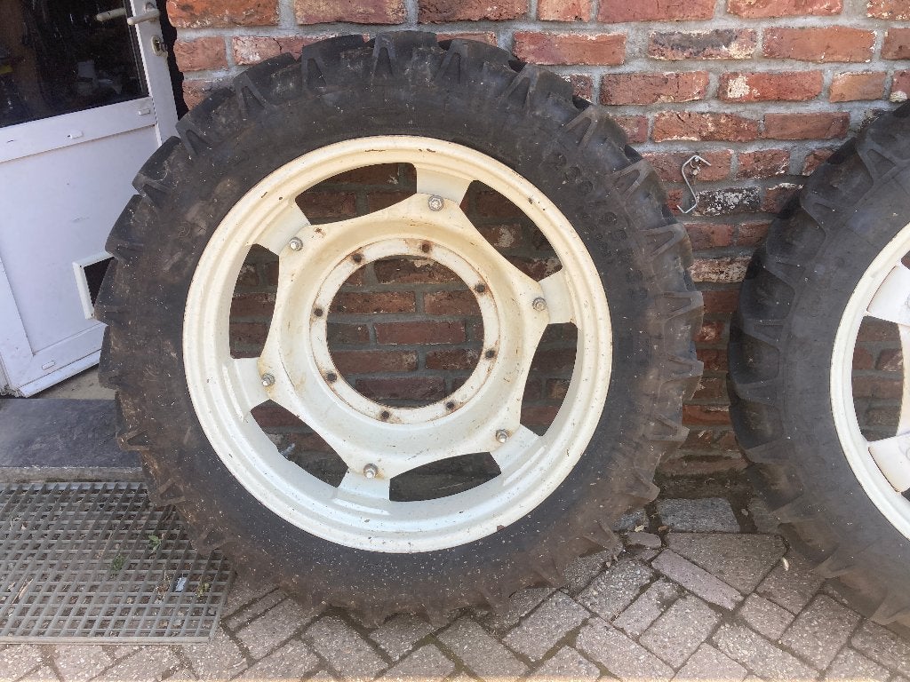 Complete set van vier smalle cultuurwielen tractorwielen, Zakelijke goederen, Agrarisch | Onderdelen | Banden, Velgen en Assen