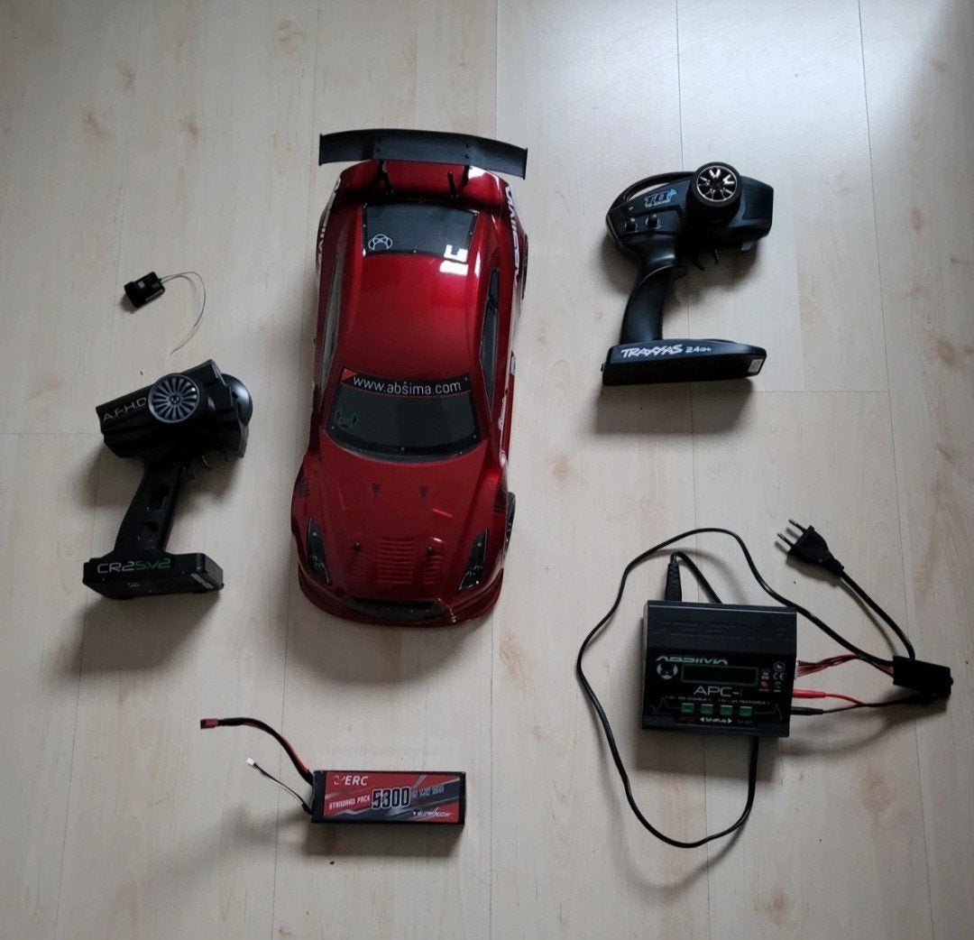 RC Auto Absima met Traxxas controller, accu en lader, Hobby en Vrije tijd, Modelbouw | Radiografisch | Auto's, Elektro, Gebruikt