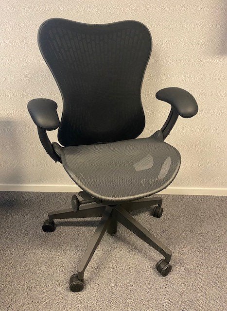 Bureaustoelen Herman Miller Mirra2 ca. 1 jaar gebruikt!, Niet ingevuld, Gebruikt, Zwart, Niet ingevuld