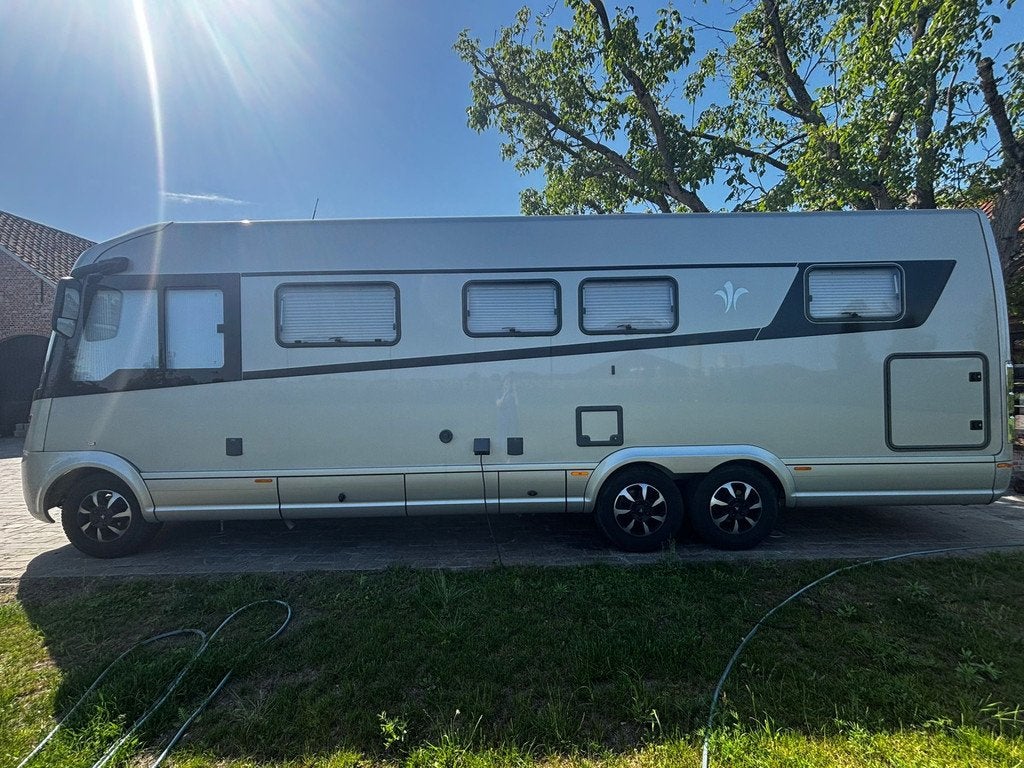 NIESMANN BISCHOFF ARTO 88EK 180pk Aut Hefbed Luchtvering Lev, Caravans en Kamperen, Campers, Niesmann+Bischoff, Diesel, 8 tot 9 meter
