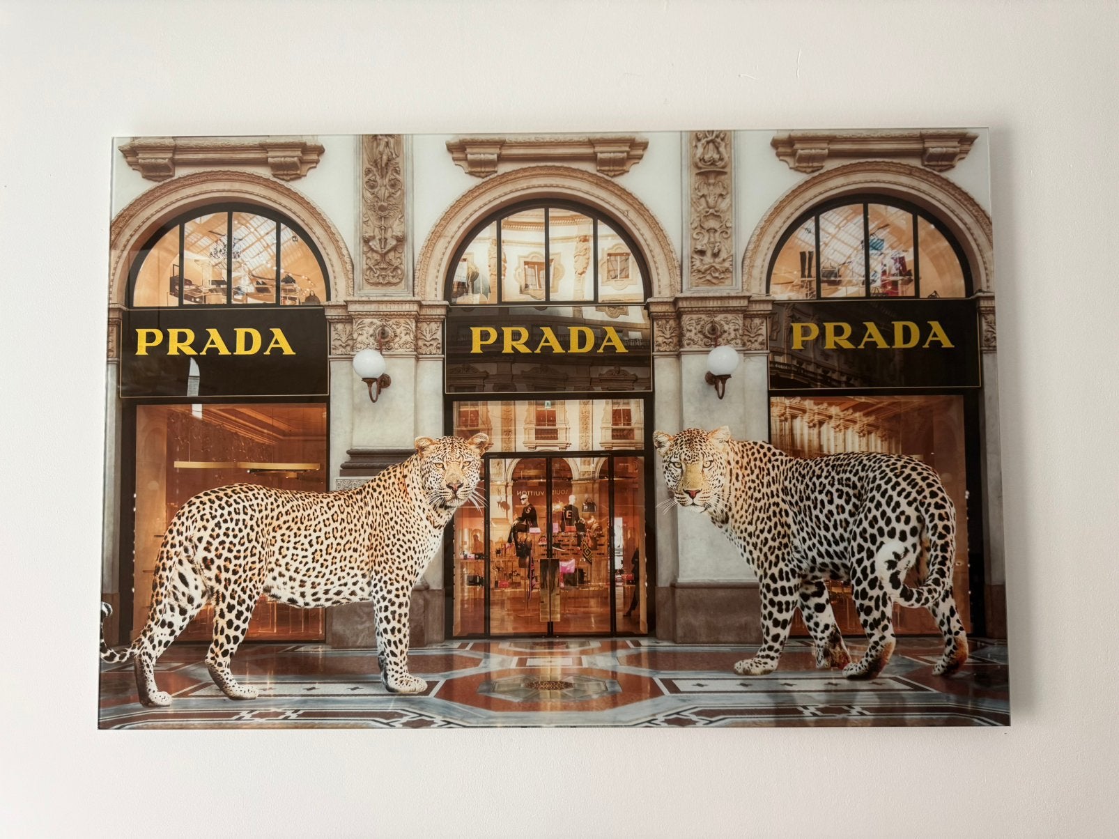 Glas Schilderij Prada 120x80cm nieuw staat, Ophalen of Verzenden, Zo goed als nieuw, Architectuur algemeen