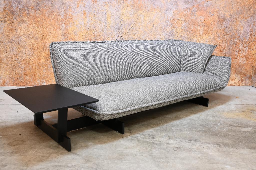 ZGAN! grijze stoffen Cassina 550 Beam design bank, Cassina, 75 tot 100 cm, Ophalen of Verzenden, Zo goed als nieuw