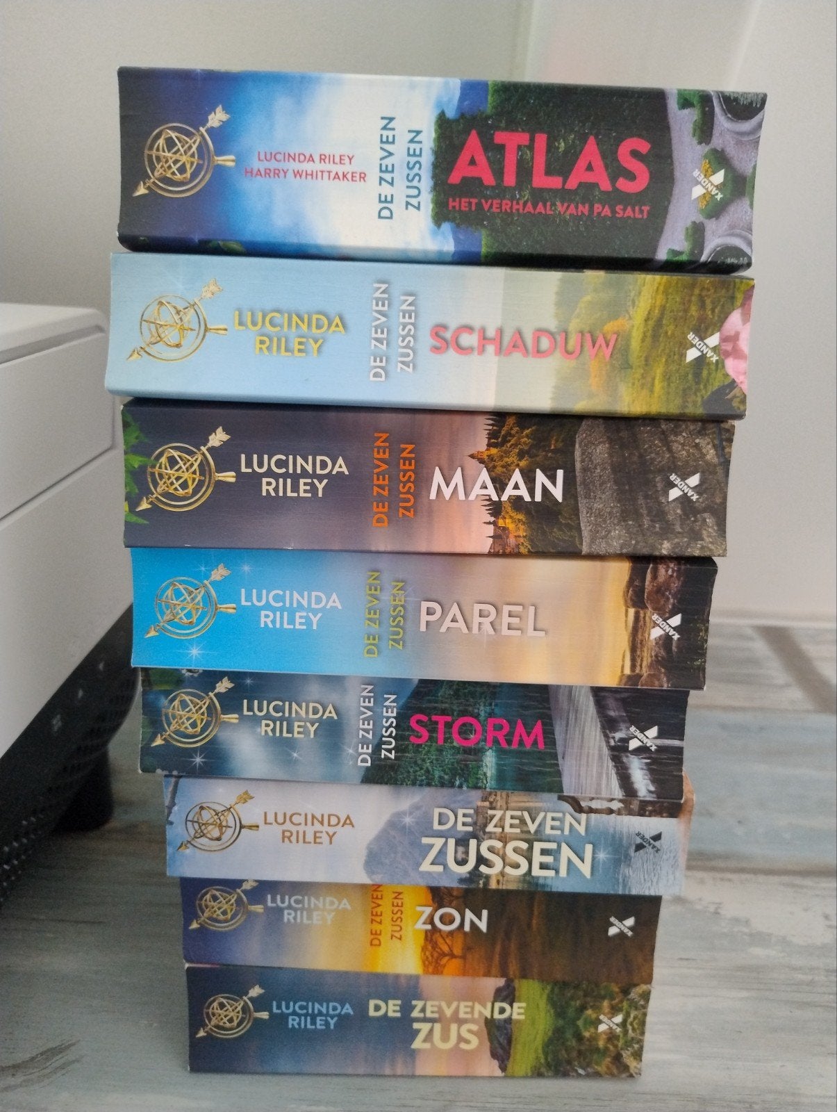 De Zeven Zussen serie - Lucinda Riley (8 boeken), Ophalen of Verzenden, Gelezen, Lucinda Riley