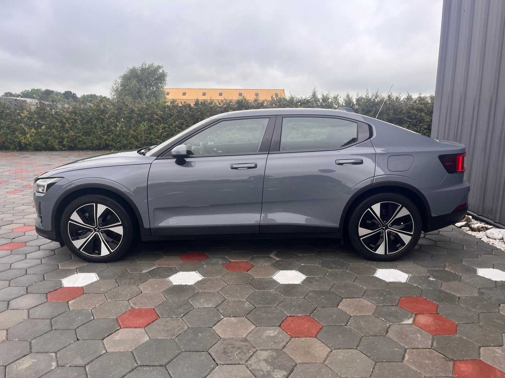 Polestar 2 300kW Long Range Dual Motor 408pk Aut 2020 Grijs, Auto's, Automaat, Polestar 2, Zwart, 110 €/maand
