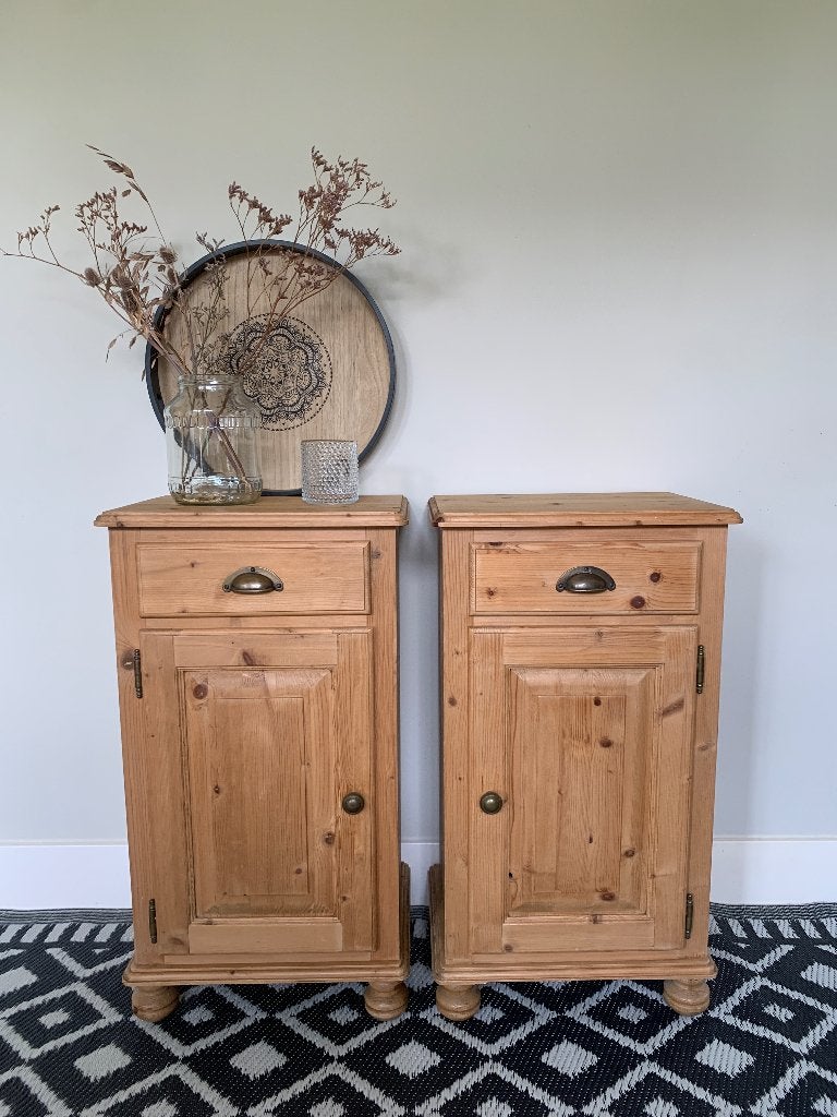 2 vintage houten nachtkastjes met laatje en plankje, Ophalen, Minder dan 45 cm, 55 tot 70 cm, Zo goed als nieuw