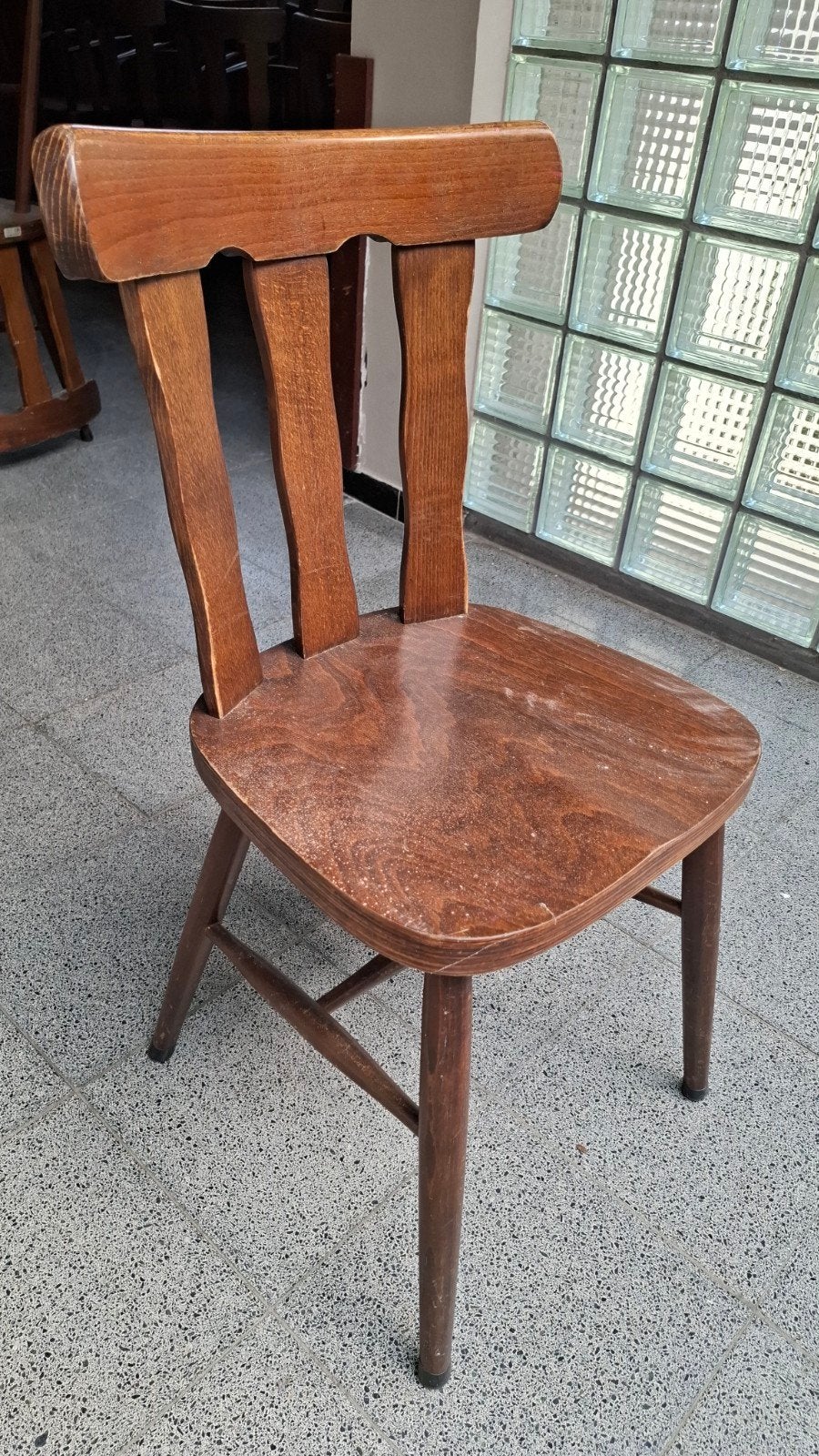 25 houten cafe bistro stoelen hout partij; leuk voor mancave, Huis en Inrichting, Stoelen, Vijf, Zes of meer stoelen, Hout, Bruin