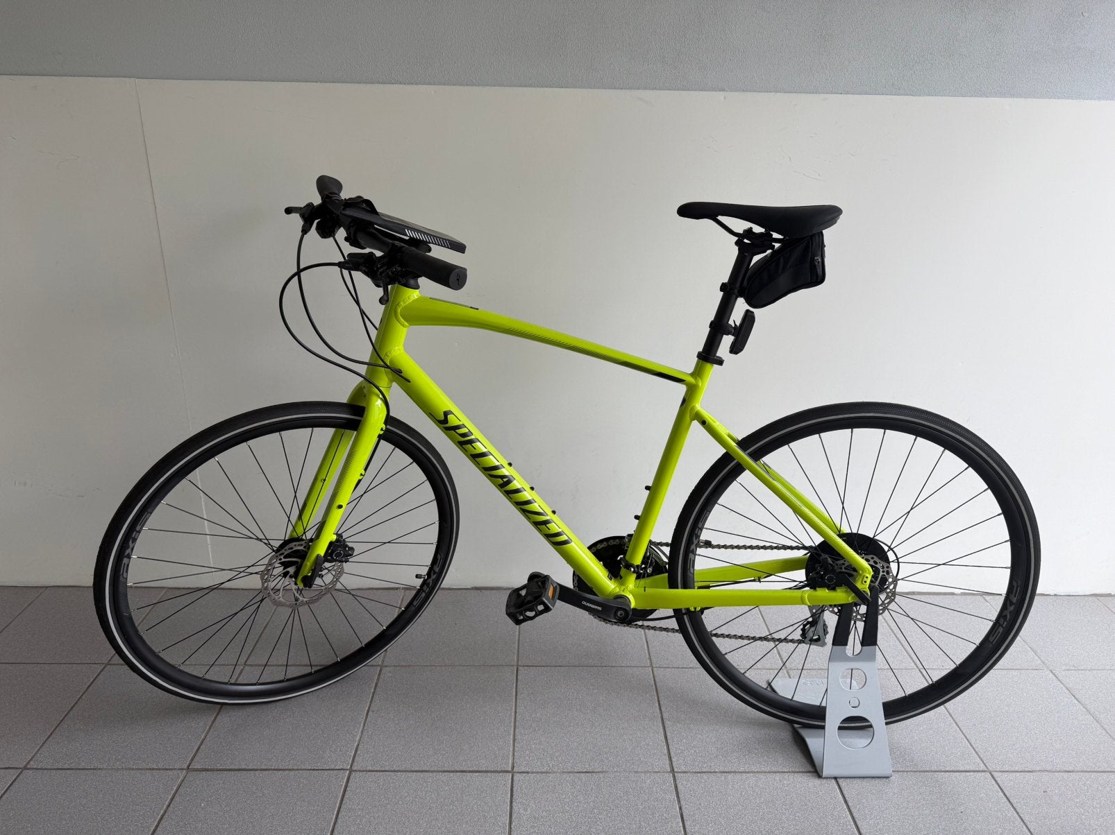 Specialized Sirrus Crosshybride - Hyper Green (ZGAN), Ophalen, Zo goed als nieuw, Meer dan 20 versnellingen, Overige merken