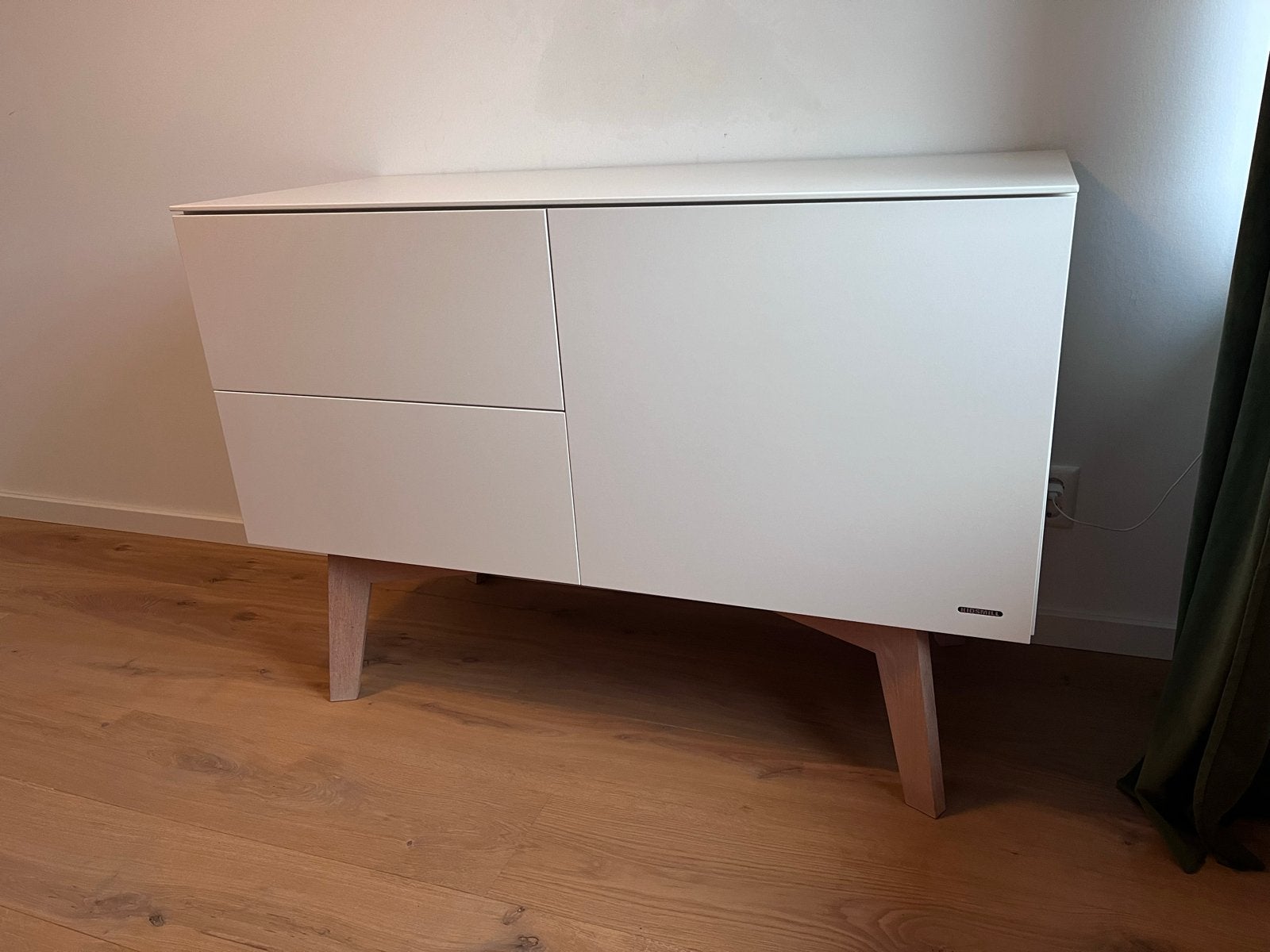 Kidsmill Sixties commode matwit met houten poten, Ophalen, 100 tot 150 cm, Zo goed als nieuw, Met lade(s)